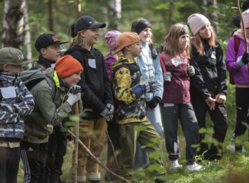 Kolumn: Unga med rötterna i trädtopparna featured image